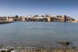 Image du Maroc Professionnelle de  La kasbah des Oudaïas de Rabat est une magnifique petite forteresse surplombant l'embouchure du fleuve Bouregreg érigée par les Almoravides pour lutter contre les tribus Berghouatas, elle séduit par sa quiétude et sa lumière.  Jeudi 6 Octobre 2011. (Photo / Abdeljalil Bounhar)
 